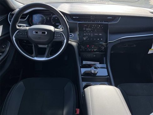 New 2025 Jeep Grand Cherokee L Altitude image 11