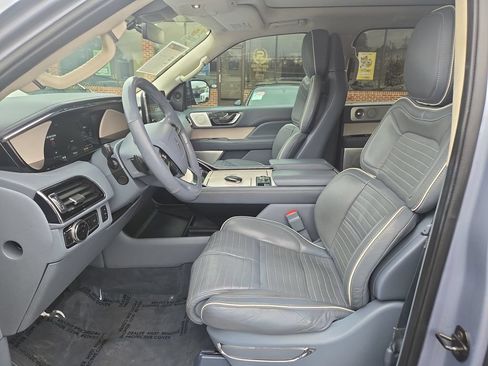 Used 2019 Lincoln Navigator Black Label AWD/4WD image 10