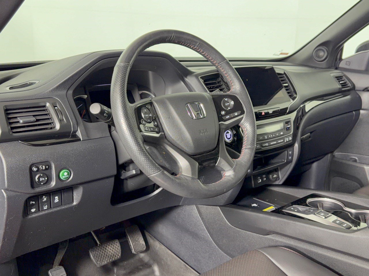 Certified 2024 Honda Passport Black Edition image 4