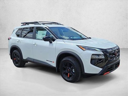 Used 2025 Nissan Rogue SV image 7