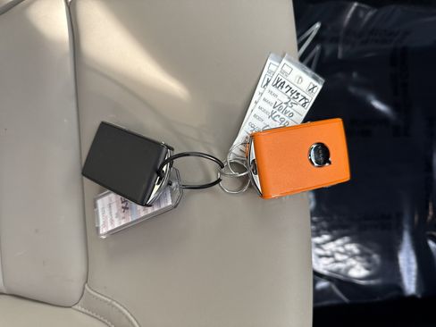 Used 2025 Volvo XC90 B5 Plus image 34