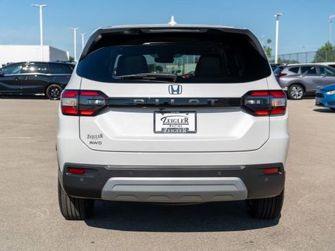 Used 2025 Honda Pilot EX-L image 11