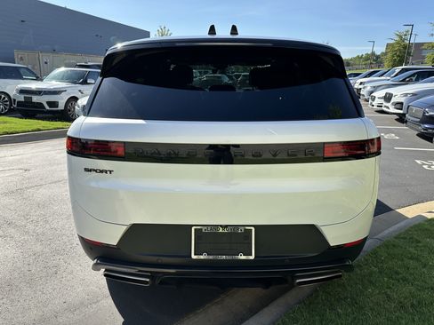 Used 2024 Land Rover Range Rover Sport SE AWD/4WD image 30