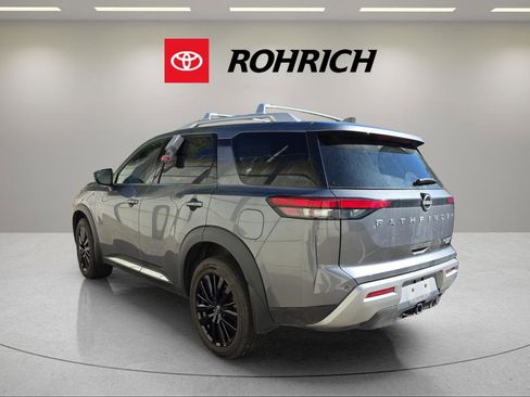 Used 2022 Nissan Pathfinder Platinum w/ Cargo Package image 4