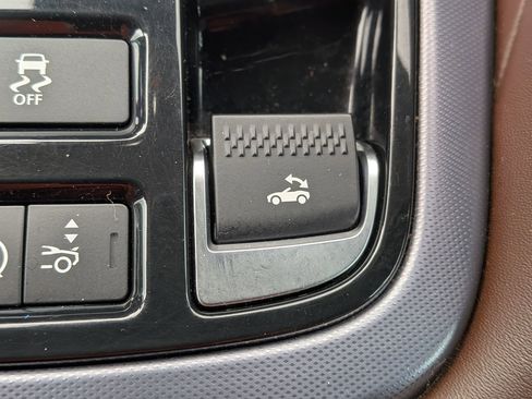 Used 2018 Jaguar F-TYPE Convertible image 31