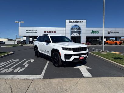 New 2026 Jeep Grand Cherokee Altitude