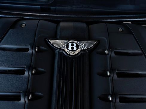 Used 2017 Bentley Bentayga image 21