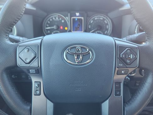 Used 2020 Toyota Tacoma TRD Off-Road image 7