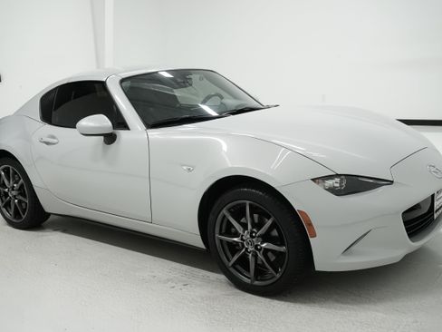 Used 2019 MAZDA MX-5 Miata RF Grand Touring image 3
