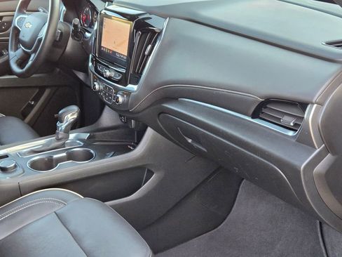 Used 2023 Chevrolet Traverse Premier FWD image 29