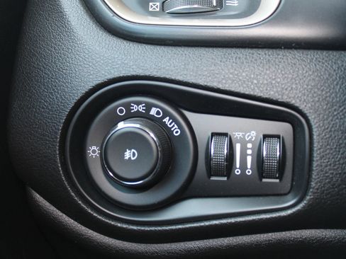Used 2016 Jeep Renegade 75th Anniversary AWD/4WD image 25
