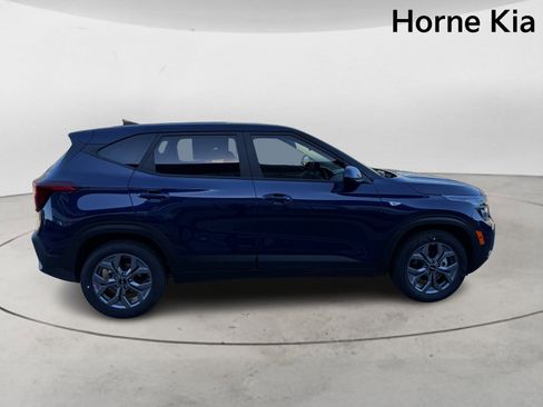 New 2026 Kia Seltos LX FWD image 3