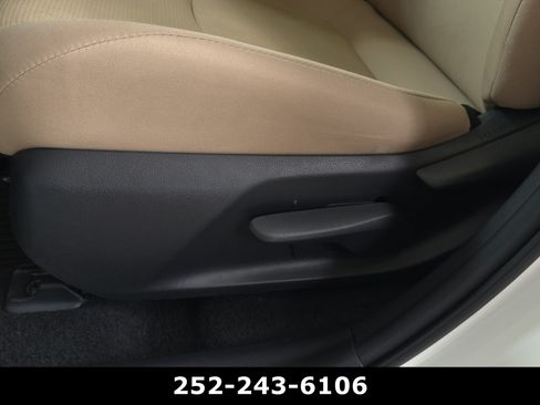 Used 2021 Toyota RAV4 LE FWD image 12