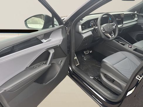 Used 2026 Volkswagen Tiguan SE R-Line AWD/4WD image 13