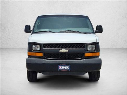 Used 2015 Chevrolet Express 2500 RWD image 2