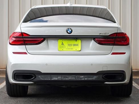 Used 2019 BMW 740i w/ M Sport Package RWD image 10