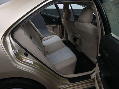 Used 2012 Toyota Camry LE image 29