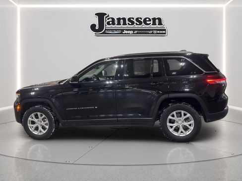 Used 2023 Jeep Grand Cherokee Limited image 2