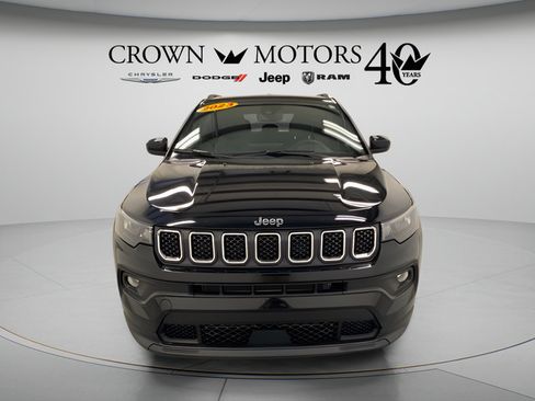 Used 2023 Jeep Compass Latitude AWD/4WD image 2