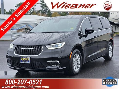 Used 2026 Chrysler Pacifica Select image 1