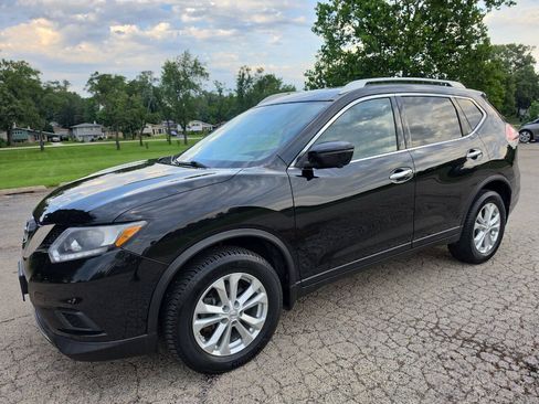Used 2016 Nissan Rogue SV w/ SV Premium Package AWD/4WD image 2