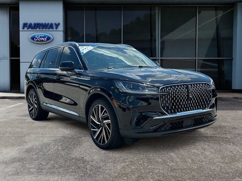 Used 2025 Lincoln Aviator Reserve w/ Equipment Group 201A AWD/4WD image 2