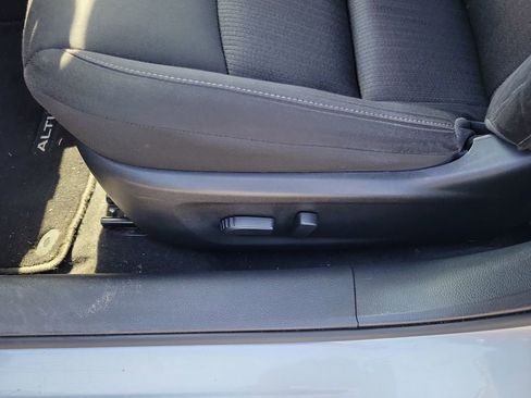 Used 2024 Nissan Altima 2.5 SV FWD image 14