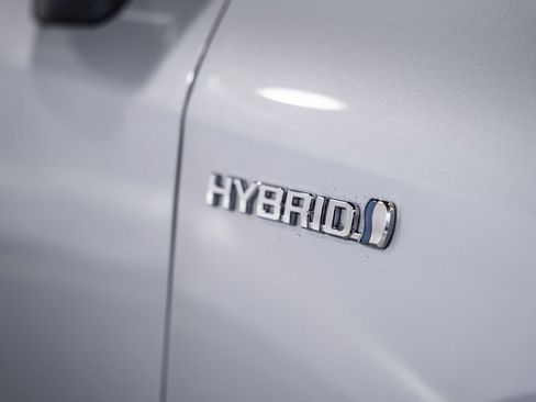 Used 2021 Toyota Corolla LE w/ Carpet Mat Package (TMS) image 10