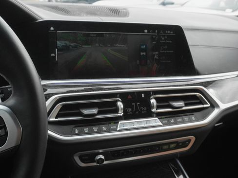 Used 2022 BMW X7 xDrive40i w/ M Sport Package AWD/4WD image 21