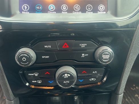 Used 2018 Chrysler 300 S image 29