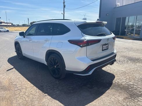 Used 2024 Toyota Highlander XSE FWD image 5