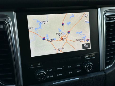 Used 2017 Porsche Macan Turbo image 39