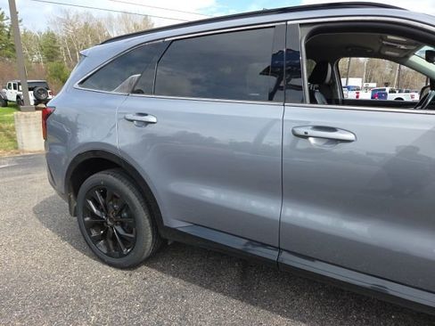 Used 2021 Kia Sorento EX image 11