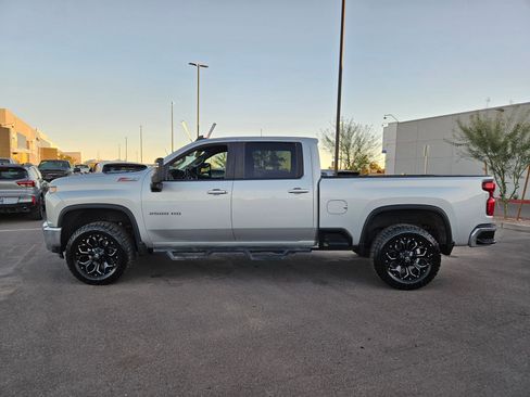 Used 2022 Chevrolet Silverado 2500 LT w/ Convenience Package image 2