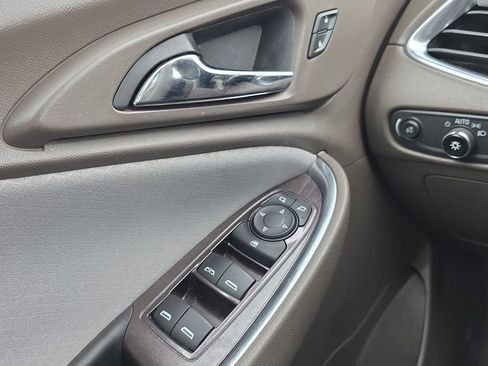 Used 2019 Chevrolet Malibu LT image 11