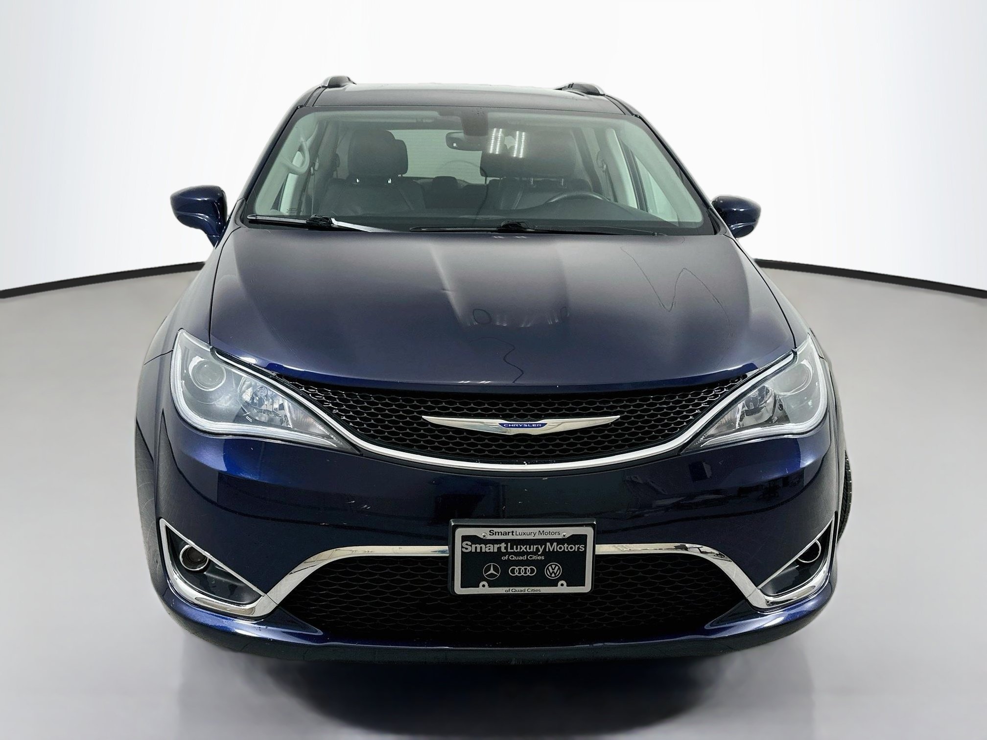 Used 2018 Chrysler Pacifica Touring-L Plus FWD image 2