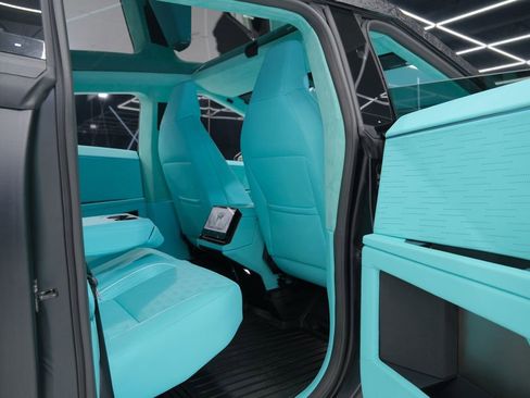 Used 2025 Tesla Cybertruck AWD Crew Cab image 43