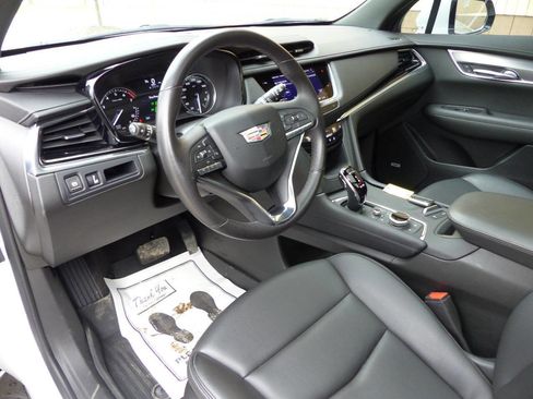 Used 2024 Cadillac XT6 Luxury w/ LPO, Floor Liner Package FWD image 43