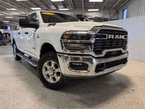 Used 2025 RAM 2500 Big Horn AWD/4WD image 1