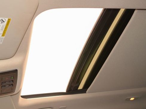 Used 2023 Nissan Rogue SL image 19