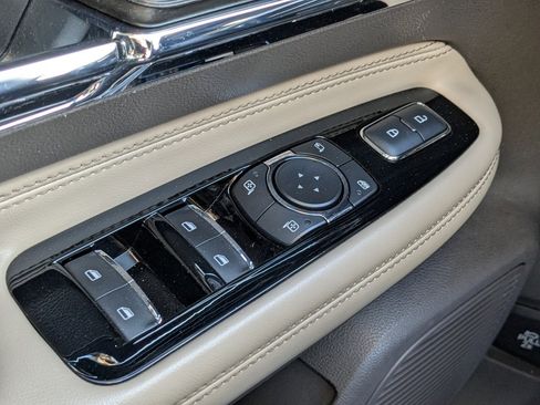 Used 2021 Lincoln Corsair Standard w/ Equipment Group 101A image 27