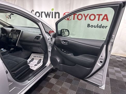 Used 2017 Nissan Leaf SV image 8