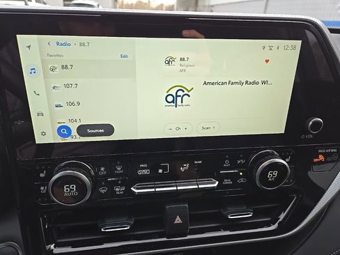 Used 2025 Toyota Highlander Platinum image 20