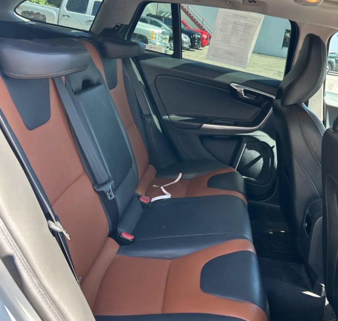 Used 2018 Volvo V60 T5 Cross Country AWD/4WD image 18