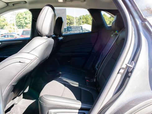 Used 2025 Ford Escape SE image 16