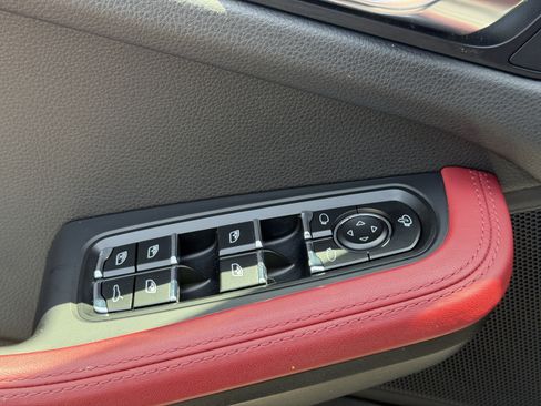Certified 2023 Porsche Macan AWD/4WD image 22