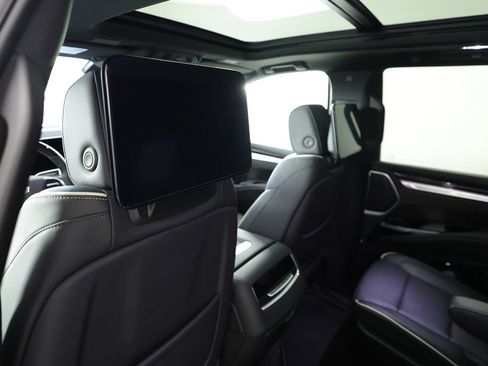Used 2025 Cadillac Escalade Sport w/ Touring Package AWD/4WD image 17