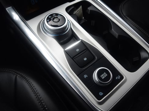 Used 2023 Ford Explorer XLT w/ Equipment Group 202A image 12