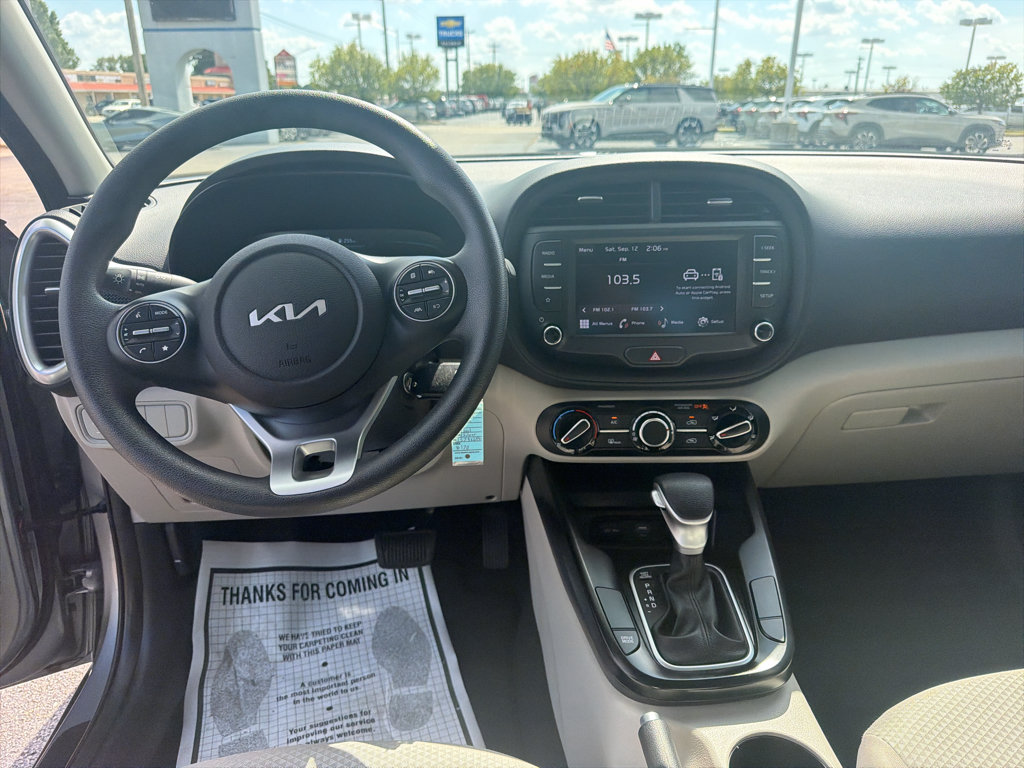 Used 2025 Kia Soul LX w/ LX Technology Package FWD image 14