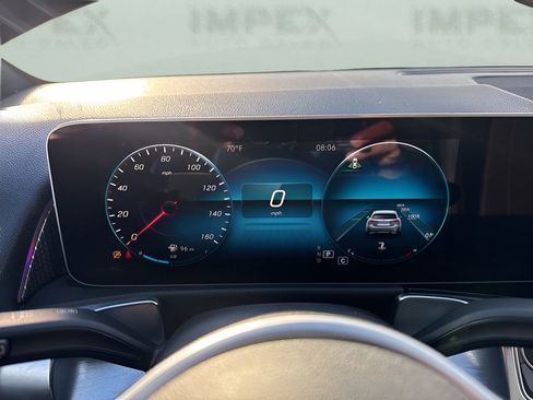 Used 2020 Mercedes-Benz GLB 250 4MATIC w/ Premium Package image 22